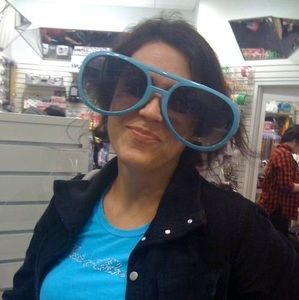 Meet your Posher, Delphina